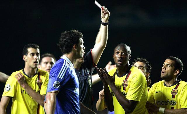 开云下载-德罗巴滑跪三条杠gif